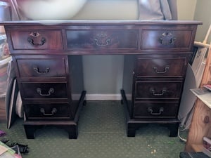 8 drawer pedestal desk in Ventnor