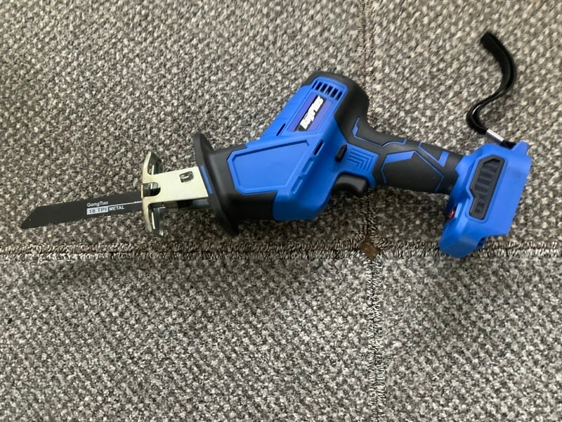 DAYPLUS Garden / Pruning Cordless Saw in Sandown
