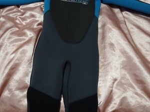 Kids gul wetsuit size 4 (age 6-8 years!) 3.2 thickness in Shanklin