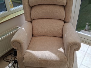 Electric recliner chairs in Bembridge