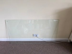 Large piece of 6mm tempered clear glass kitchen splashback, 665 x 1220mm  unused in Ventnor