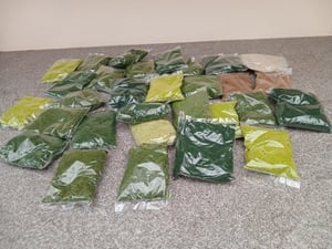 Model railway scenery 00 guage scatter material 29 bags  in Totland Bay
